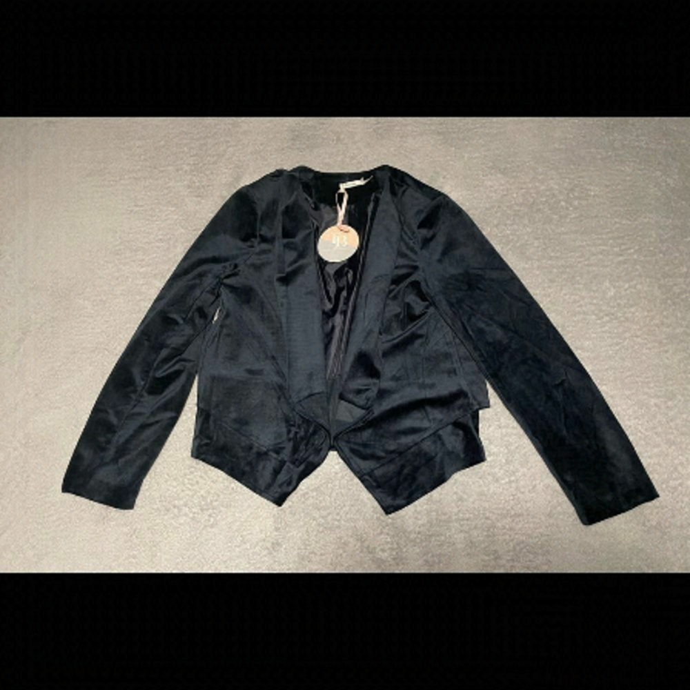 TEABERRY crushed velvet blazer size 14 (see measurements). New with tags